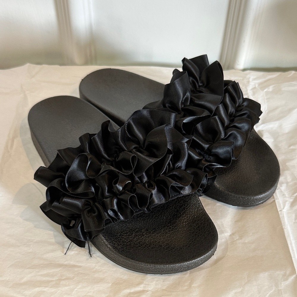 Elegant Black Ruffle Slides